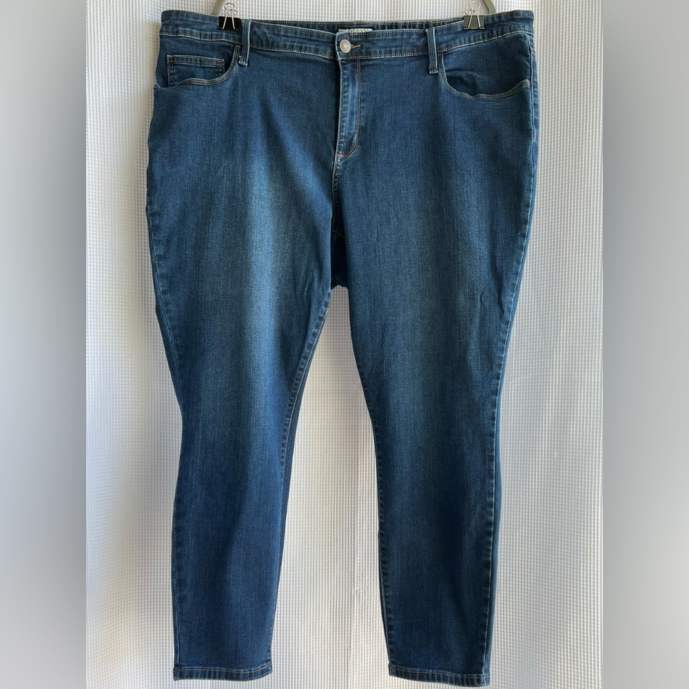 Ava & Viv / Skinny Blue Jeans / 24W